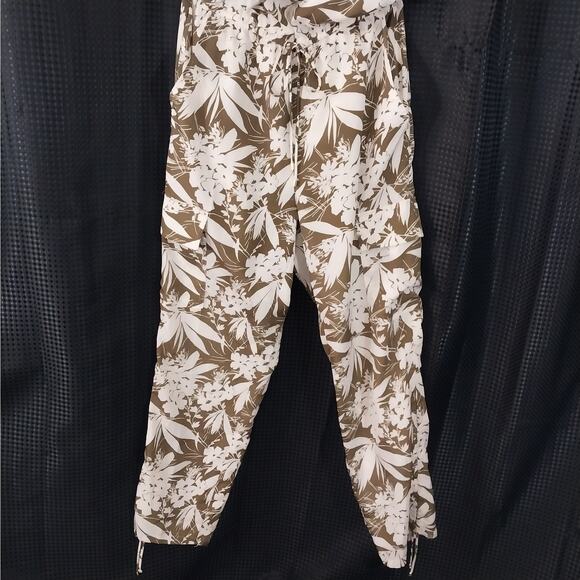 LAUREN BY RALPH LAUREN! TAUPE/BEIGE & CREAM FLORAL TIE WAIST ONESIE! SZ 4 - Picture 4 of 11